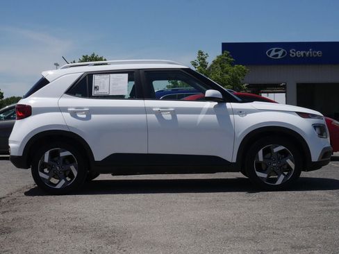 Used 2025 Hyundai Venue SEL FWD image 20