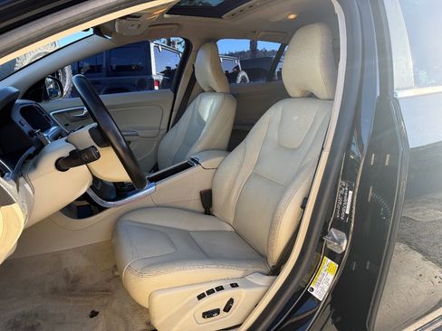 Used 2015 Volvo V60 T5 Platinum image 13