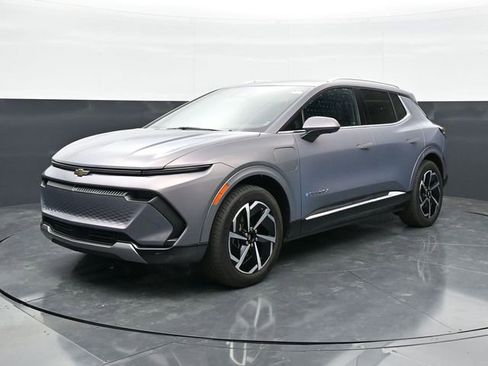 Used 2025 Chevrolet Equinox EV LT w/ Convenience Package FWD image 3