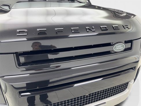 Used 2025 Land Rover Defender 110 S image 18