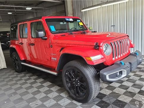 Used 2023 Jeep Wrangler Unlimited Sahara w/ Cold Weather Group AWD/4WD image 4