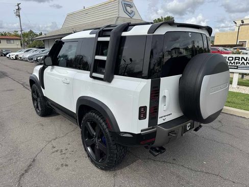 Used 2022 Land Rover Defender 90 X-Dynamic SE image 3