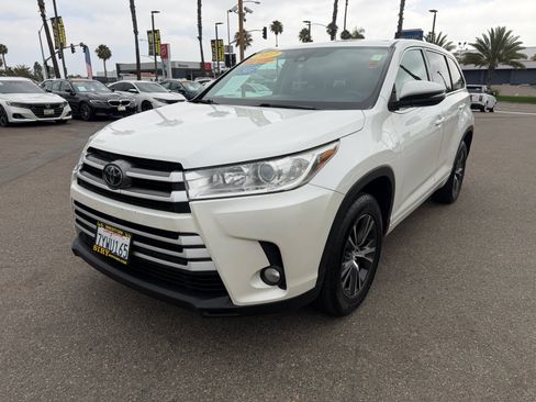 Used 2017 Toyota Highlander Plus w/ Carpet Mat Package FWD image 7