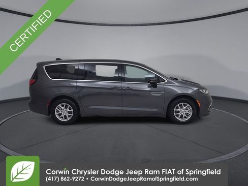 Certified 2023 Chrysler Pacifica Touring-L image 17
