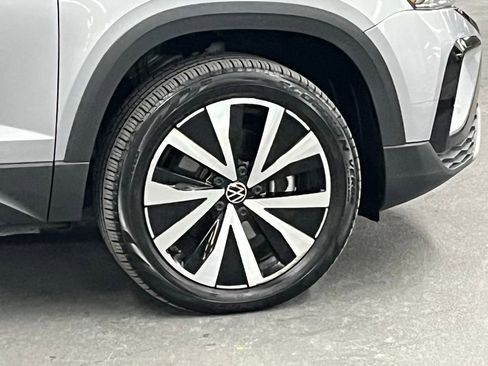 Used 2022 Volkswagen Taos SE image 38