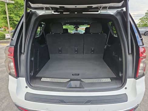 Used 2023 Chevrolet Suburban Premier AWD/4WD image 23