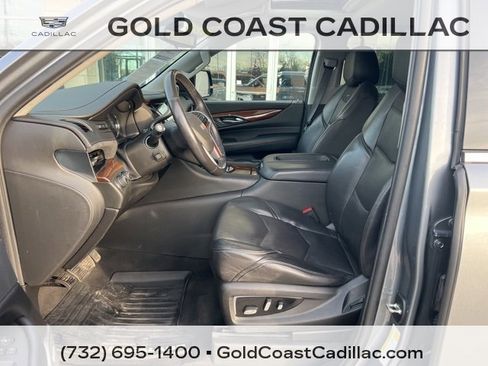 Used 2020 Cadillac Escalade Luxury w/ LPO, Radiant Package image 17