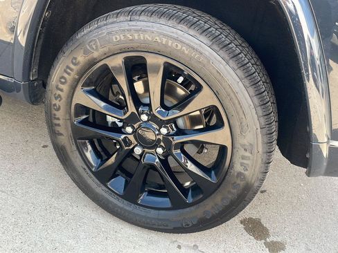 Used 2018 Jeep Grand Cherokee Altitude RWD image 5
