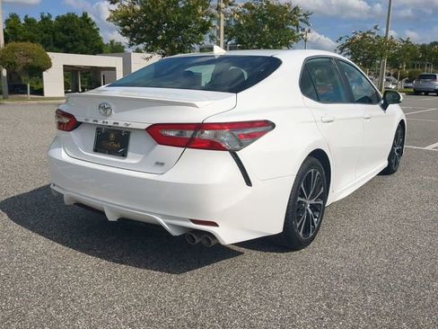 Used 2019 Toyota Camry SE FWD image 4