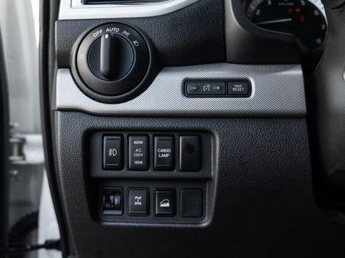Used 2018 Nissan Titan PRO-4X w/ Pro-4x Convenience Package AWD/4WD image 65