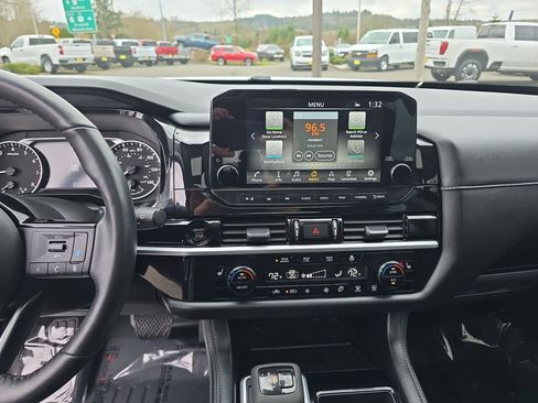 Used 2025 Nissan Pathfinder SL w/ SL Premium Package image 14