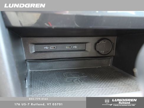 Used 2022 Volkswagen Tiguan SE image 19