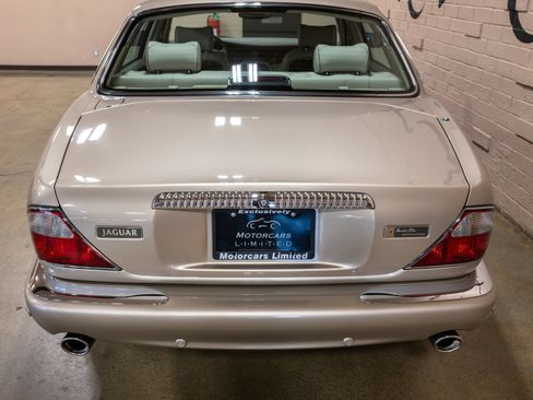 Used 2001 Jaguar XJ Supercharged RWD image 7