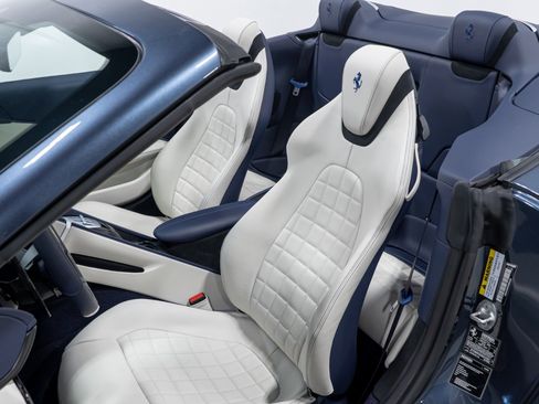Used 2025 Ferrari Roma Spider image 43
