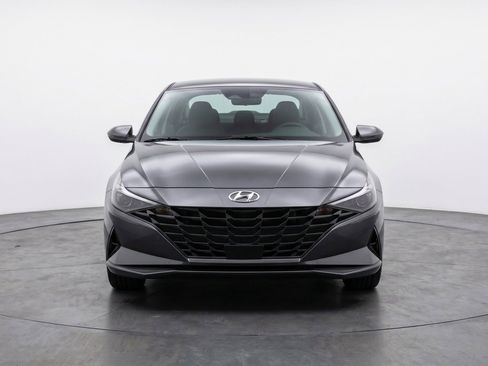 Used 2025 Hyundai Elantra SEL FWD image 2