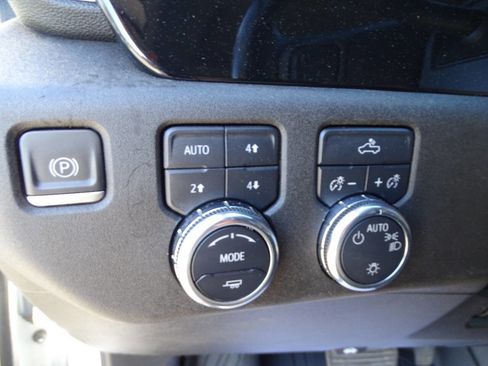Used 2023 GMC Sierra 1500 4x4 Crew Cab SLE w/ X31 Off-Road Package image 19