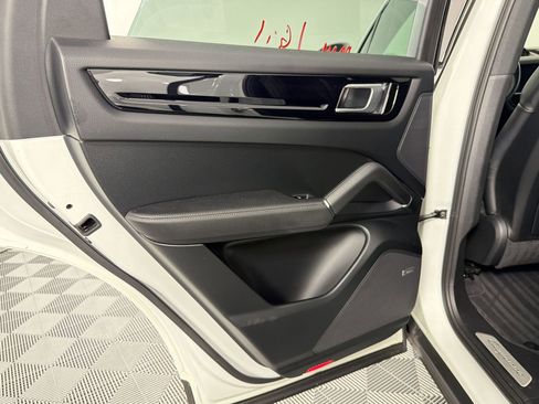 Used 2019 Porsche Cayenne S image 30