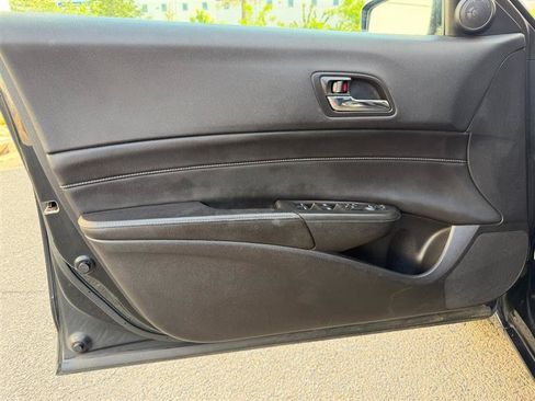Used 2013 Acura ILX w/ Premium Package FWD image 32