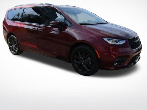 Used 2023 Chrysler Pacifica Touring-L w/ S Appearance Package AWD/4WD image 2