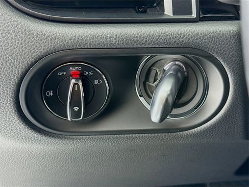 Used 2024 Porsche Macan image 14