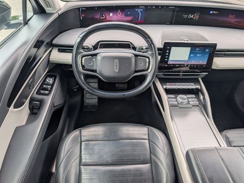 Used 2024 Lincoln Nautilus Reserve AWD/4WD image 18
