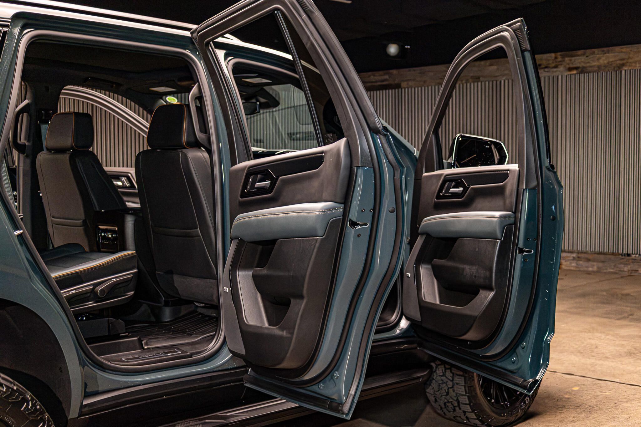 Used 2026 GMC Yukon AT4 w/ LPO, Floor Liner Package AWD/4WD image 32