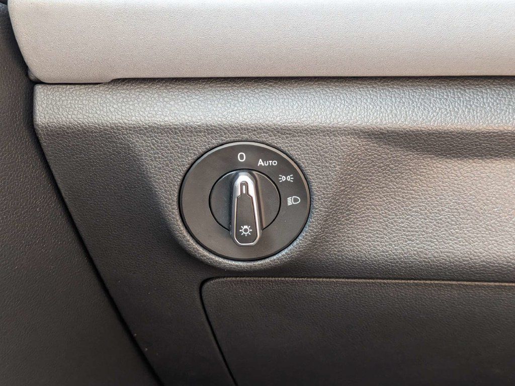 Used 2025 Volkswagen Jetta SE FWD image 20