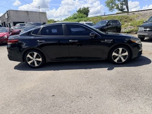 Used 2019 Kia Optima S FWD image 4