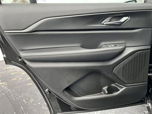 New 2025 Jeep Grand Cherokee L Laredo w/ Luxury Tech Group I image 34