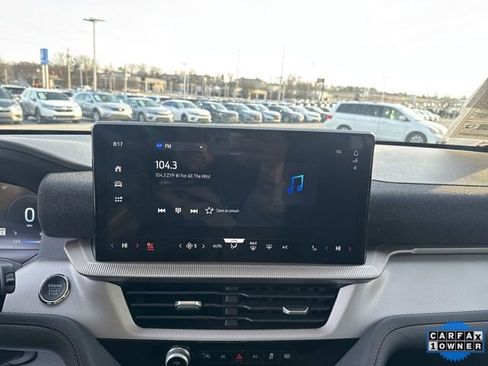 Used 2025 Ford Explorer Active w/ Active Comfort Package RWD image 18