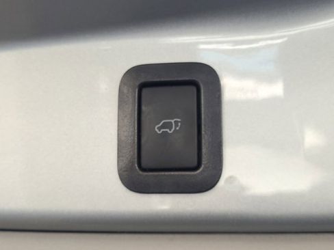 Used 2019 Toyota Highlander XLE image 41