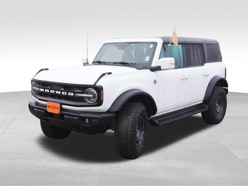 Certified 2025 Ford Bronco Outer Banks w/ Sasquatch Package image 11