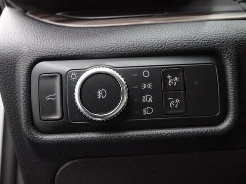 Used 2020 Ford Explorer Limited image 16