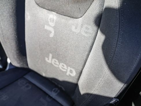 Used 2015 Jeep Renegade Latitude w/ Popular Equipment Group image 23