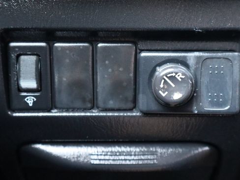 Used 2003 Nissan Pathfinder SE w/ SE Popular Pkg AWD/4WD image 28