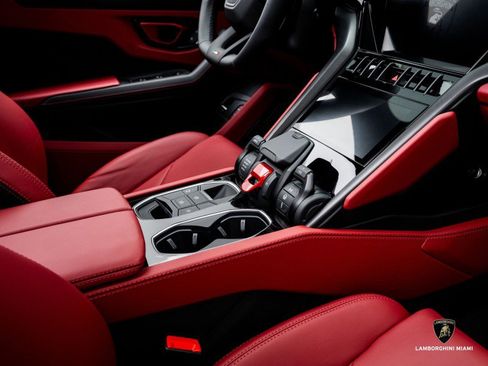 Used 2024 Lamborghini Urus S image 45