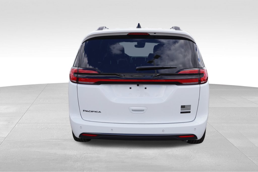New 2027 Chrysler Pacifica Select AWD/4WD image 4