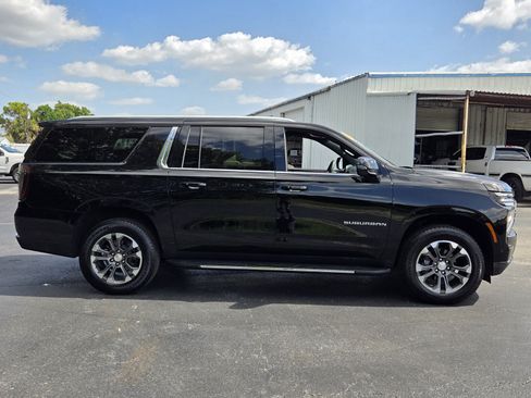 Used 2025 Chevrolet Suburban LT w/ Comfort Package RWD image 13