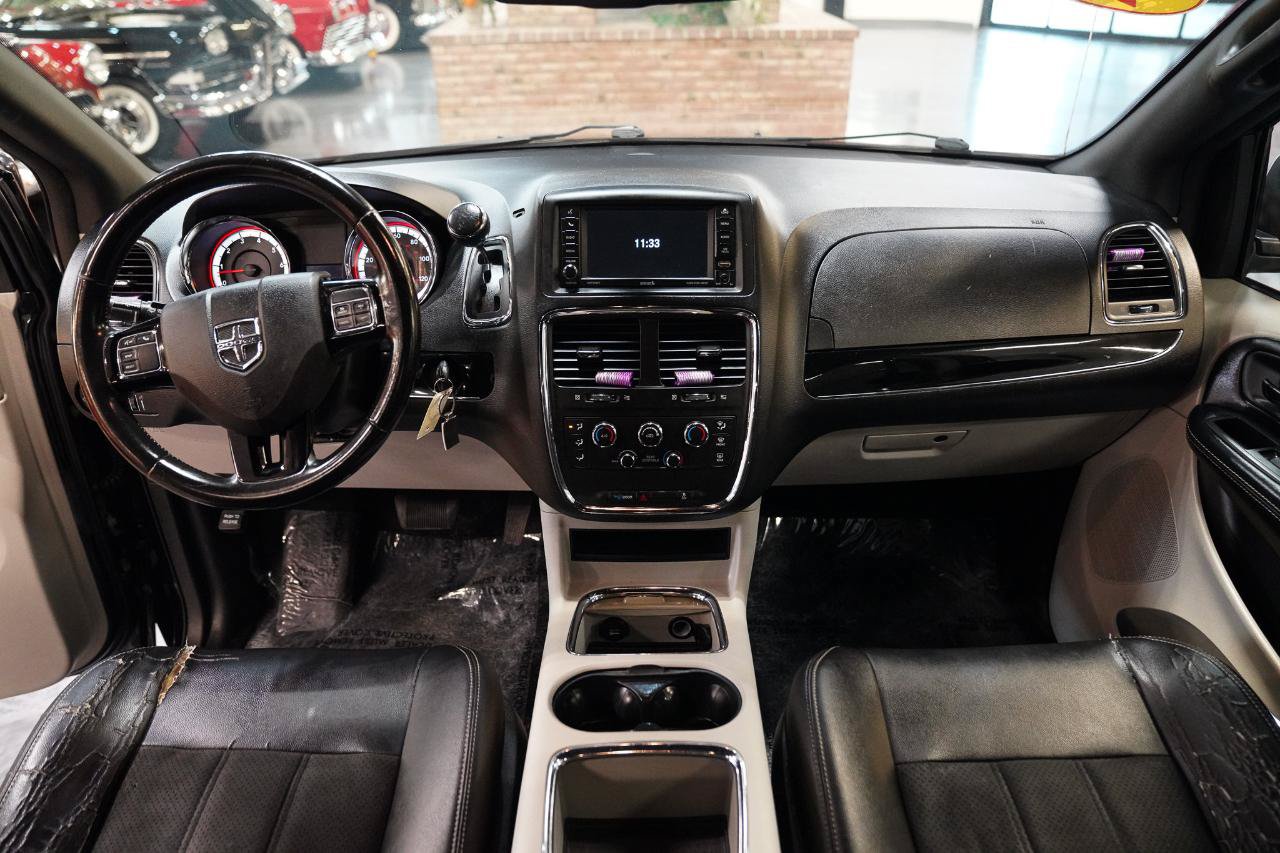 Used 2019 Dodge Grand Caravan SXT FWD image 25