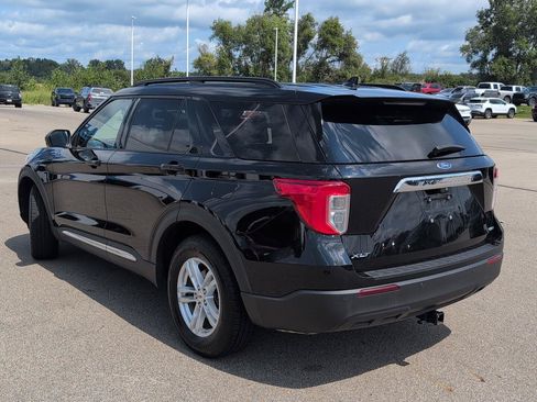 Used 2020 Ford Explorer XLT w/ Comfort Package AWD/4WD image 3