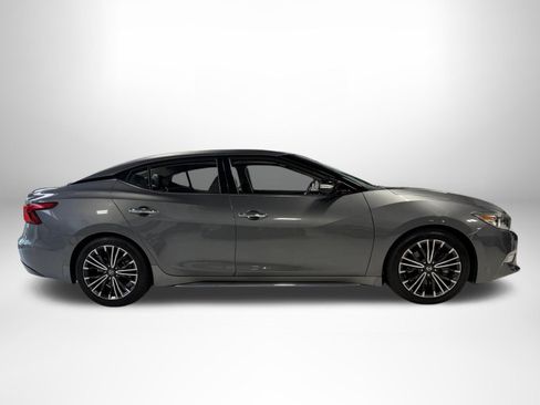Used 2017 Nissan Maxima Platinum w/ Medallion Package FWD image 2