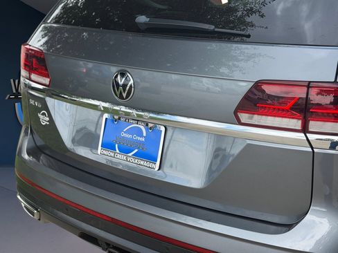 Used 2022 Volkswagen Atlas SE w/ Panoramic Sunroof Package FWD image 4