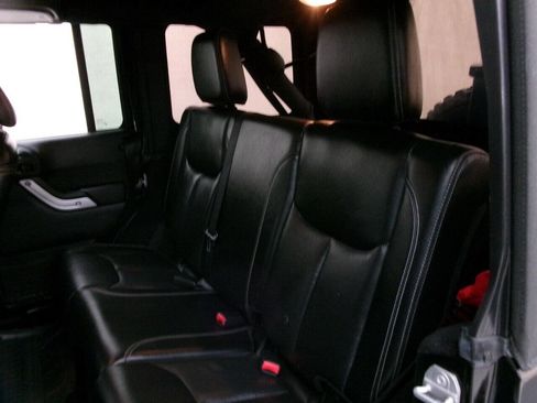 Used 2016 Jeep Wrangler Unlimited Rubicon image 19