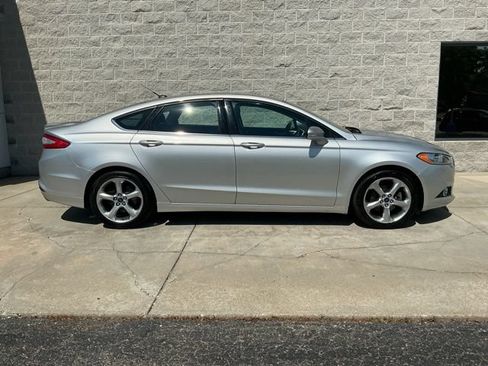 Used 2016 Ford Fusion SE w/ Equipment Group 201A FWD image 11