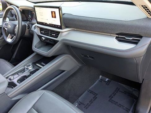 Used 2025 Ford Explorer Active w/ Active Comfort Package RWD image 23
