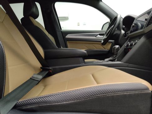 Used 2021 Volkswagen Atlas Cross Sport SE w/ Panoramic Sunroof Package FWD image 21