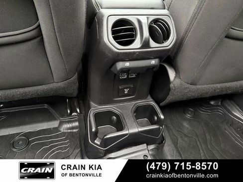 Used 2019 Jeep Wrangler Unlimited Sahara w/ LED Lighting Group AWD/4WD image 28