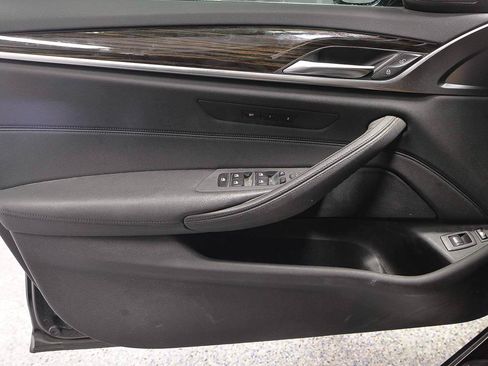 Used 2019 BMW 530e w/ Premium Package RWD image 7