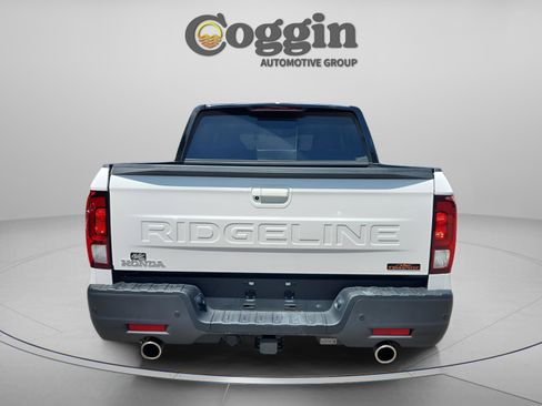 Used 2025 Honda Ridgeline TrailSport image 4