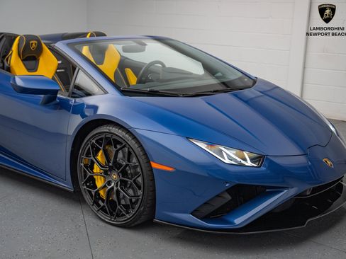 Used 2023 Lamborghini Huracan EVO image 2